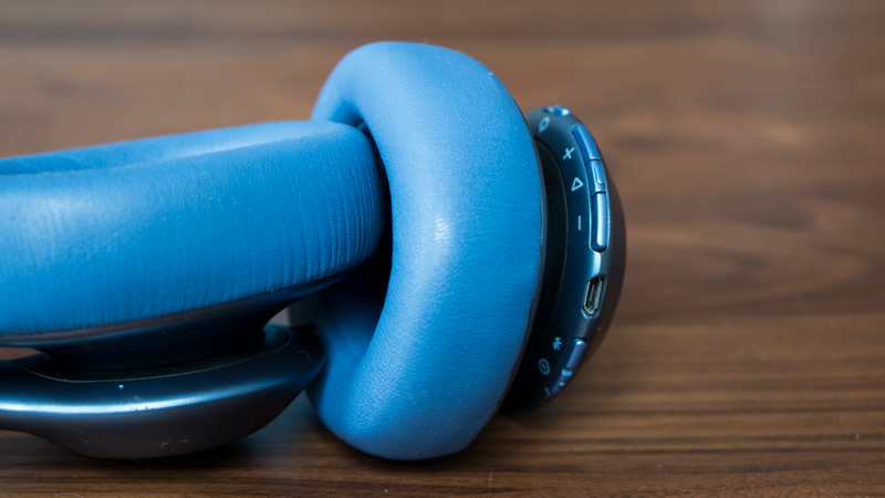 The module for controlling them is built right into the side of the ear cup.